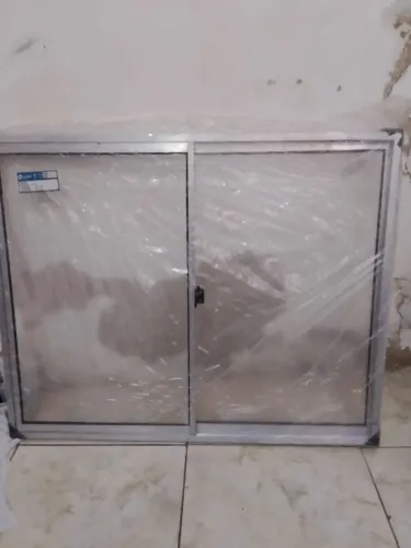 Janela de alumínio com vidro 80X100, na embalagem, em perfeitas condições 