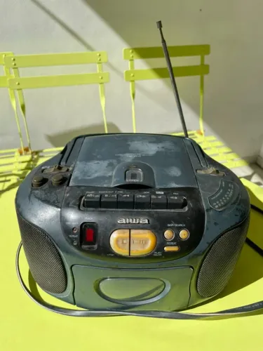 Rádio Aiwa Antigo CD Cassete AM/FM - Funcionando com Avarias