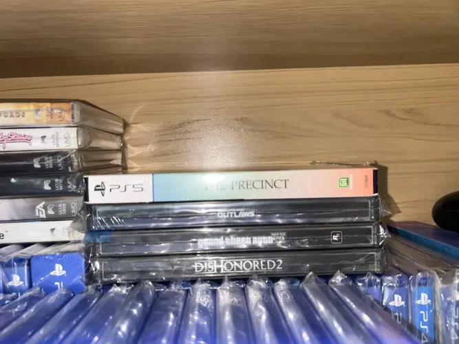 Vendo PS5 com 21 jogos + 5 controles