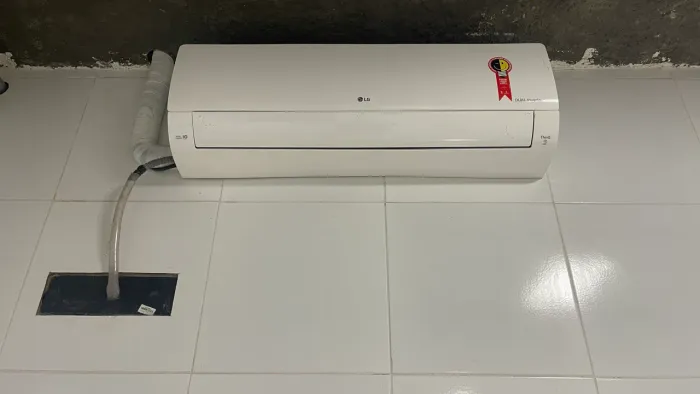 Ar condicionado LG Dual Inverter Ai Voice 24000 Btus Frio cor branco