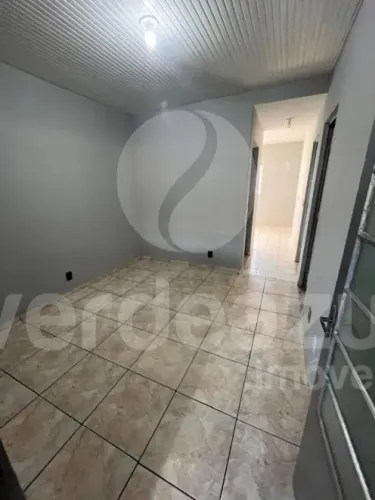 Casa à venda com 2 quartos, quintal, 4 vagas de garagem no Parque São Bento em Campinas-SP
