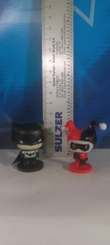 Miniatura kit Batman e Arlequina de 3cm (licenciada Dc)