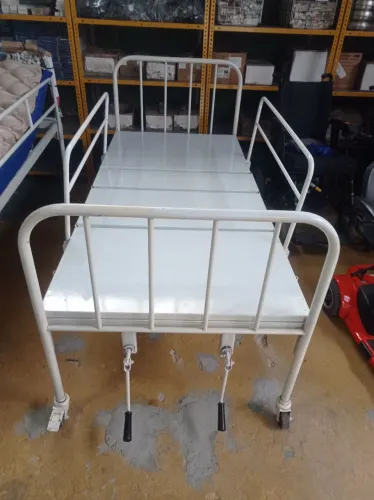 Cama hospitalar (com 2 manivela) 