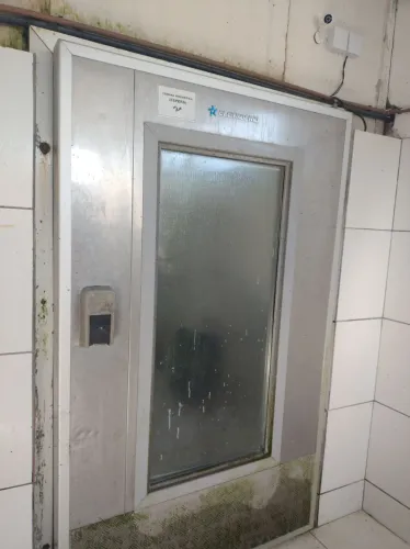 Camara frigorífica em excelente estado e funcionando perfeitamente.