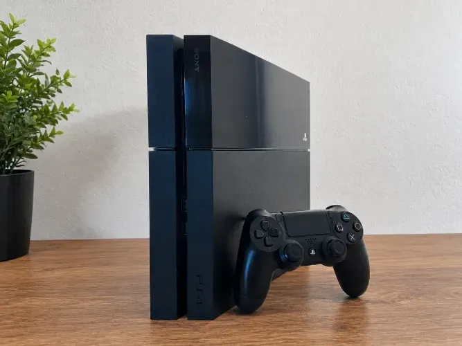 PS4 Fat 500GB Desbloqueado GoldHEN + 2 Controles + Jogos à Escolha