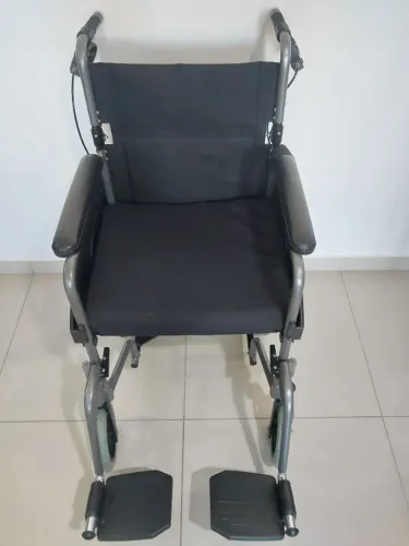 Cadeira de rodas mobil saúde seminova