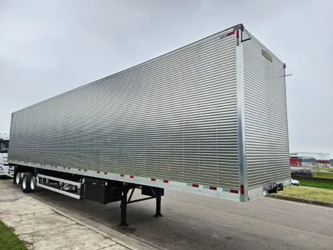 Carreta Baú Guerra Ano 2026 0km Pronta Entrega 30 plt 15.40 x 2.90 susp molas Sem pneus