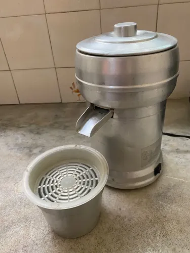 Espremedor de suco industrial