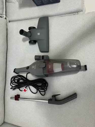 Aspirador de Pó Vertical Electrolux 1450W STK15 com Fio Portátil de Mão 2 em 1