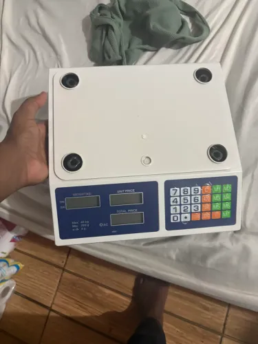 Vendo balança digital de 40k 1 mês de uso 200 reais