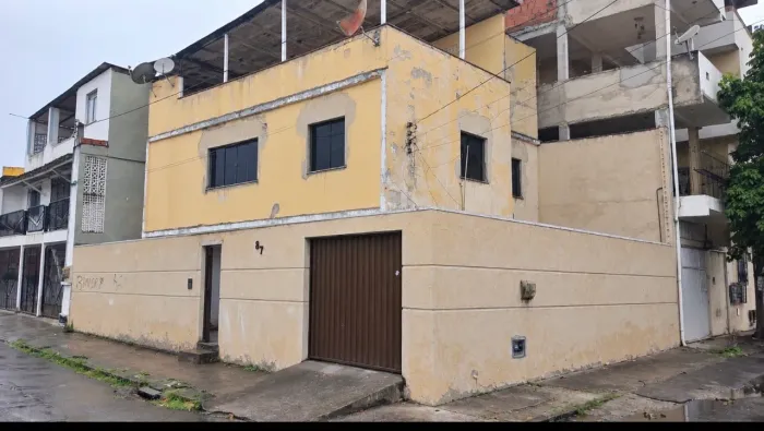 CASA DE ESQUINA PARA ALUGUEL - EM ROMA