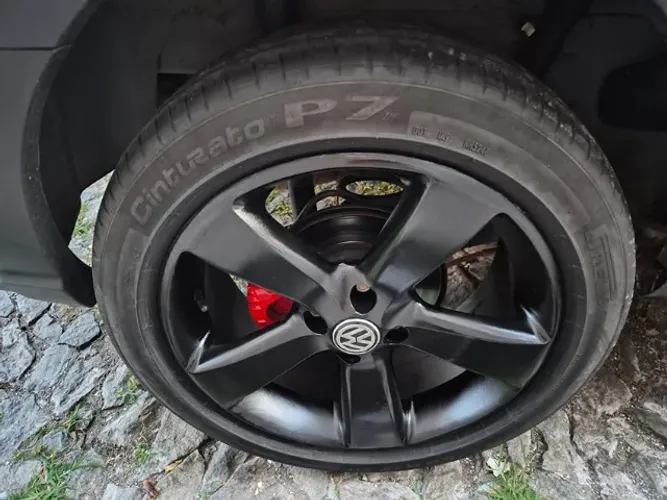 Rodas aro 17 VW com pneus Pirelli P7 (215 50 17)