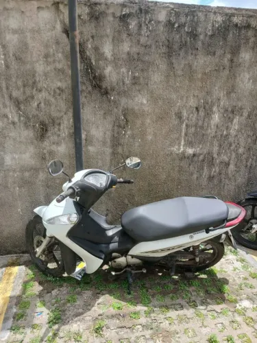 Vendo moto Biz 10.000,00