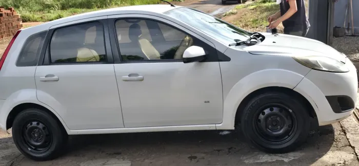 Ford Fiesta SE 1.6 8V Flex 5P 2014