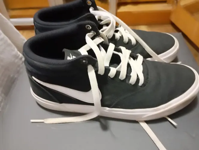 Tênis Nike SB Mid #38 Preto e Branco