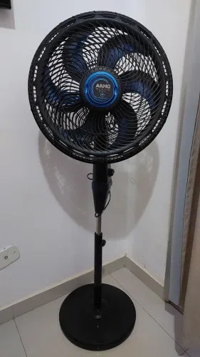 Ventilador ARNO Xtreme Force Breeze Coluna Repelente 40cm 220V VB5C