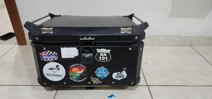 Baú alumínio preto 57 litros 