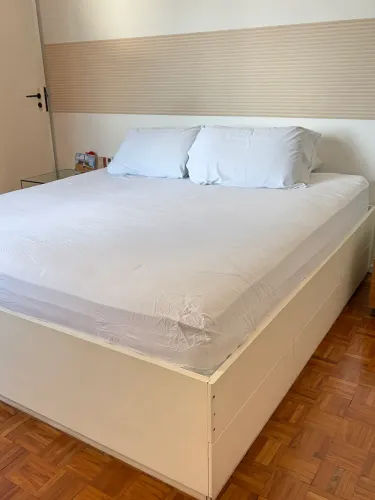 Cama king size de madeira mais colchão