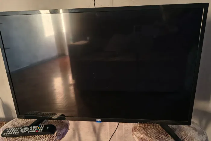 TV 32' semi nova 