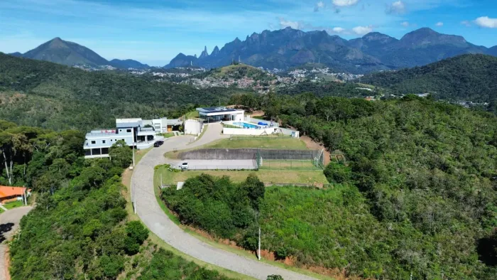Terreno de 392 m² no Condomínio Vale das Estrelas - Vista para a Mulher de Pedra