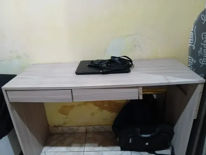 Escrivaninha para estudos