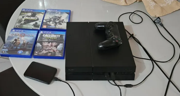 Vendo PS4 de 500GB + 4 JOGOS + 1HD EXTERNO