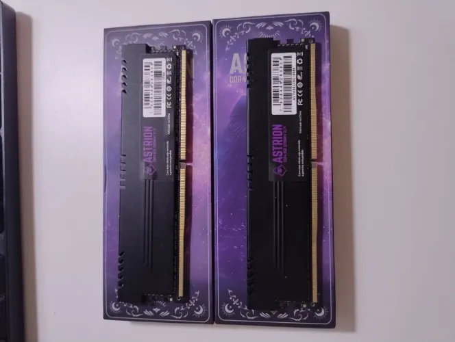 Vendo ou Troco em Memória Ram Branca 2x8gb(16gb) 3200mhz