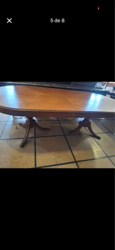 Antiga mesa pata de leão
