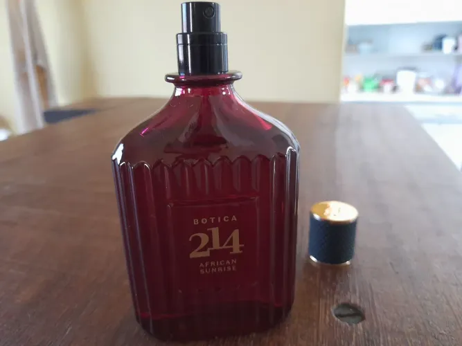 Perfume boticario África sunrise, usado ,borrifado apenas 1 vez 