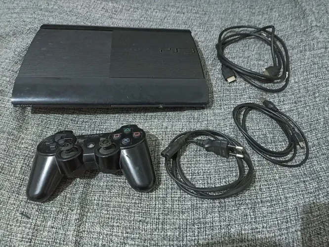 Vendo PS3 / Playstation 3, funcionando perfeitamente. Só pegar e jogar.