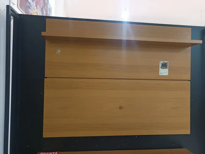 Painel para TV de até 70 polegadas. Embalado de fabrica