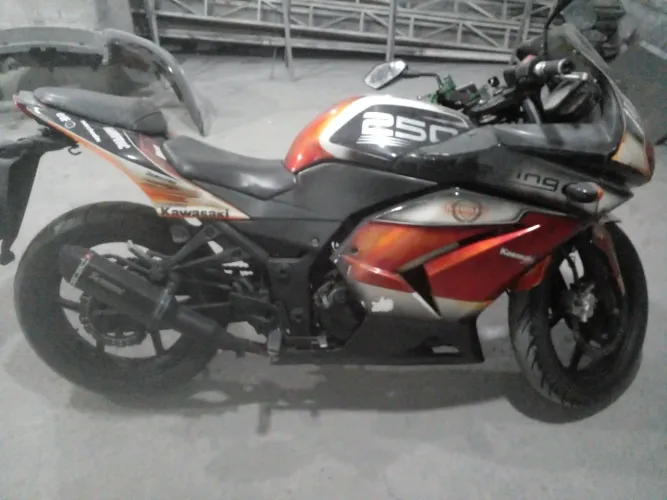 Moto Kawasaki 250 ninja
