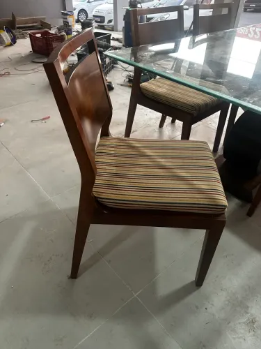 Mesa em madeira pura