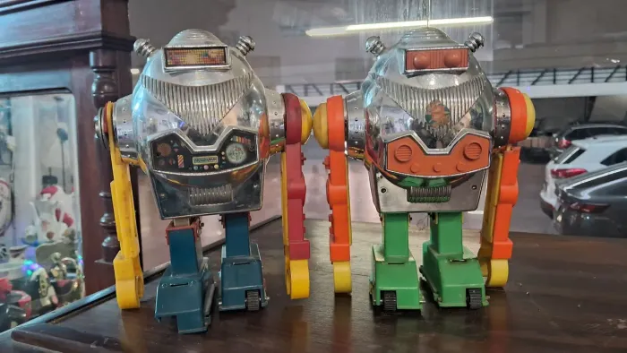 Brinquedo Estrela anos 80 Par de Robôs vendemos como decoração ou conserto