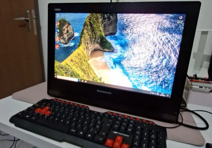 VENDO PC ALL IN ONE LENOVO - PRONTO PARA USO
