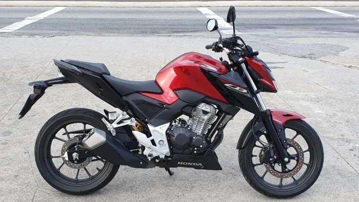 Vendo CB300F TWISTER FLEX ABS 2025/2025 com 880 km rodados - ESTADO DE ZERO