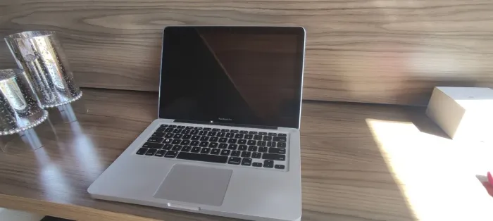 MacBook Pro 13" Intel i5 - 8GB RAM - SSD 250GB - Estado de Novo (Na Caixa)