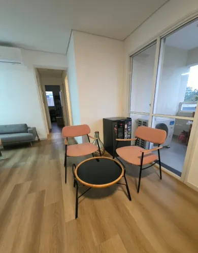 PROMOÇÃO IMPERDÍVEL -Conjunto de poltronas Delgada com mesa de centro redonda