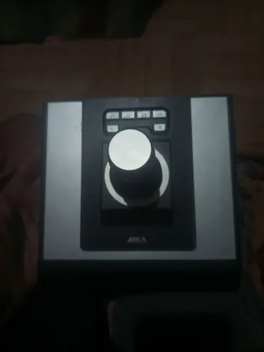 Vendo AXIS communications 200$$