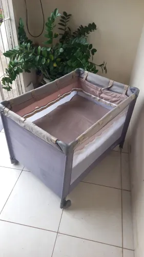 BERÇO QUADRADO EM OTIMO ESTADO 