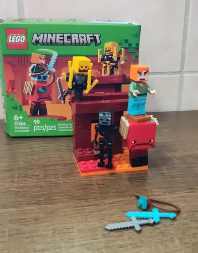 LEGO Minecraft A Batalha de Lava no Nether 21266 (99 Peças)<br>Escolha da Amazon<br>