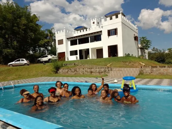 CASTELO COM POUSADA E SALÃO DE EVENTOS