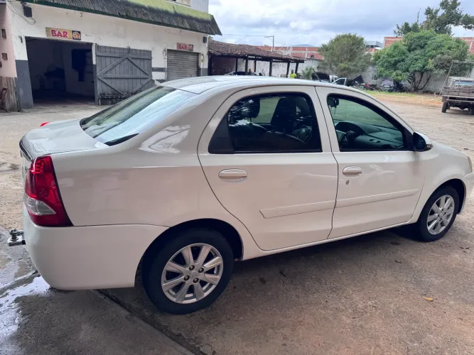 Toyota Etios XLS Sedan 1.5 Flex 16V 4P Mec. 2017