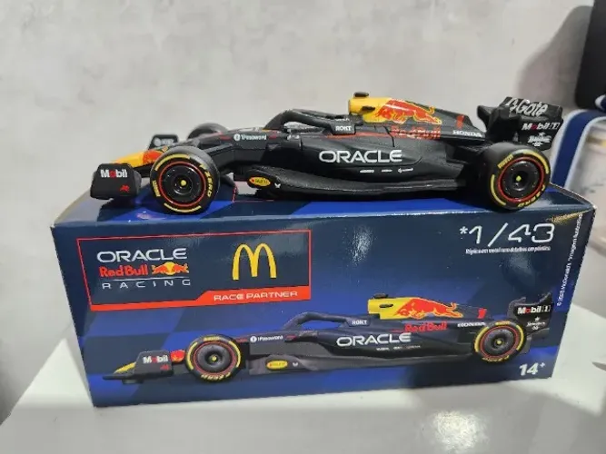 Miniatura Oficial Carro F1 Red Bull Racing McDonald's 1:43
