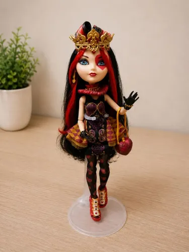 Boneca ever after high lizzie