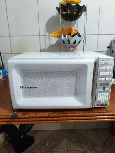 Micro-ondas Electrolux 34L - Funcionando Perfeitamente - Ótimo Estado
