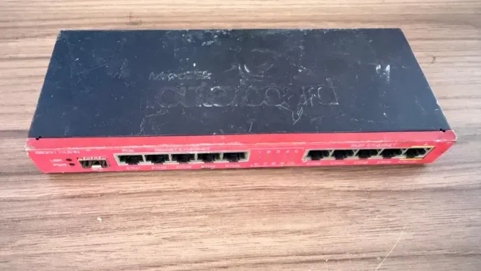Roteador Mikrotik Rb2011 Ils-In (Para conserto)