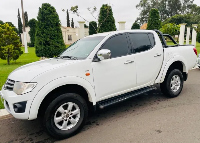 Mitsubishi L200 Triton HLS 2.4 Flex 16V CD Mec. 2013
