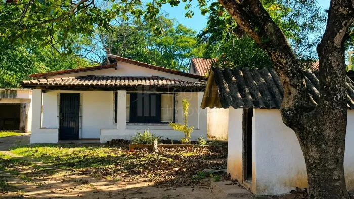 Seu refúgio em Araruama: casa com amplo quintal, piscina e muito espaço para viver bem