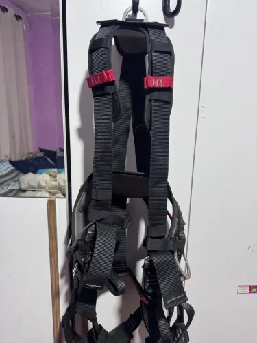 cinturão de segurança tipo paraquedista da Ultra Safe